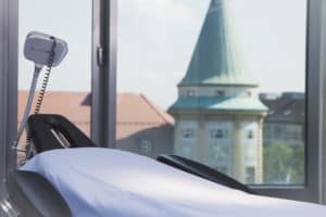 Clinic Endoskopische Brustvergrößerung | Axilläre Brust OP iatros-klinik