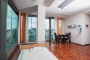 Clinic Endoskopische Brustvergrößerung | Axilläre Brust OP iatros-klinik